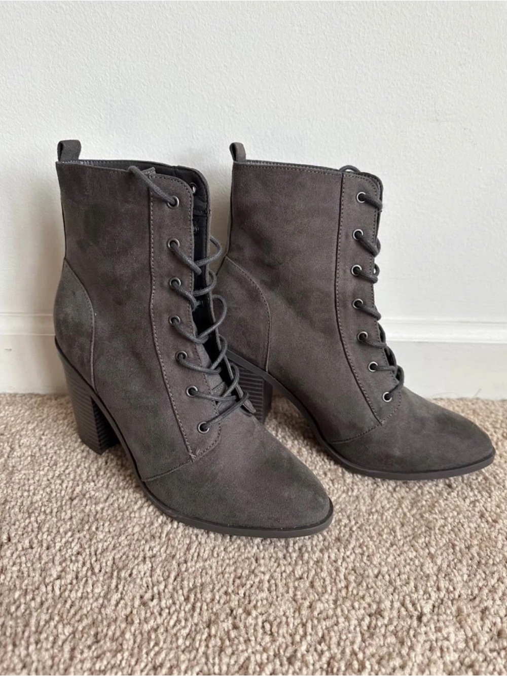 NWOT Women's 7 Gray Lace-Up Block Heel Ankle Boots / JustFab Kari